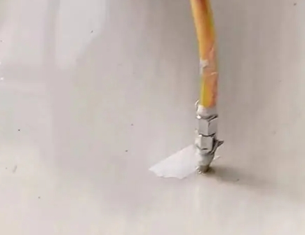 梁平瓷砖空鼓维修公司专业解答在瓷砖铺贴过程中，如果使用的砂料过粗（如全部使用了粗砂），可能会导致以下问题
